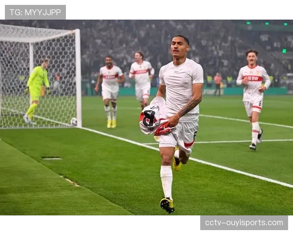 斯图加特主帅塞巴斯蒂安-赫内斯谈球队青年军的高效成长秘诀